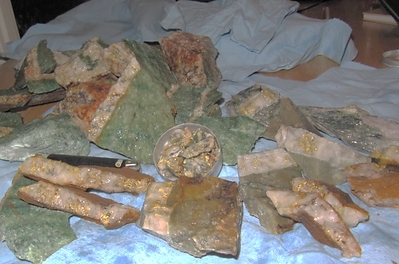 Figure 1:  Coarse free gold in quartz from one of the veins on the Rivard property. (CNW Group/Trillium Gold Mines Inc.)