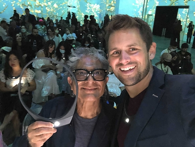 Deepak Chopra and Founder of Hapbee, Scott Donnell (CNW Group/Hapbee Technologies Inc.)