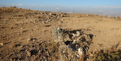Figure 1 – Steeply Dipping Oxidized Vein Cropping Out within a Large Area of Clay Alteration in the Northern Concessions.  The vein is oxidized and leached with limonite after sulphides. (CNW Group/Mantaro Silver Corp.)