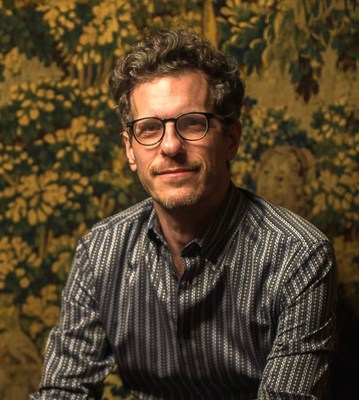 Scholastic will publish Big Tree, an illustrated novel from #1 New York Times bestselling author and Caldecott Medalist Brian Selznick, on April 4, 2023. The story, which began as an original idea from film legend Steven Spielberg, with guidance by Illumination Founder and CEO Chris Meledandri, is Selznick’s most broadly reaching and ambitious work to date.