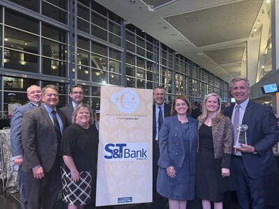 S&T Bank CEO, Chris McComish, displays his award with members of the Bank’s Leadership team at the recent Pittsburgh Business Times C-Suite awards dinner.
