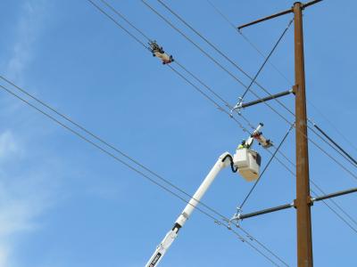 Utility lineworkers utilize the CSR-18™ Robot to install PLP CUSHION-GRIP® Twin Spacers on overhead power lines