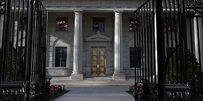 The original 12-foot bronze doors still shine at Manulife’s global headquarters. (CNW Group/Manulife Financial Corporation)