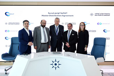 From left to right: Ahmed Okba, Director of Healthcare & Life Sciences, Logistics Cluster, AD Ports Group - Sayed Zayan, CEO, CH Trading Group - Farook Al Zeer, Chairman & CEO, Logistics Cluster, AD Ports Group - Robert J. Hariri, Founder, Chairman & CEO, Celularity - Robin Smith, MD, Global Head of Healthcare and Strategic Advisor, CH Trading Group and Board of Directors, Celularity Inc (PRNewsfoto/Celularity)