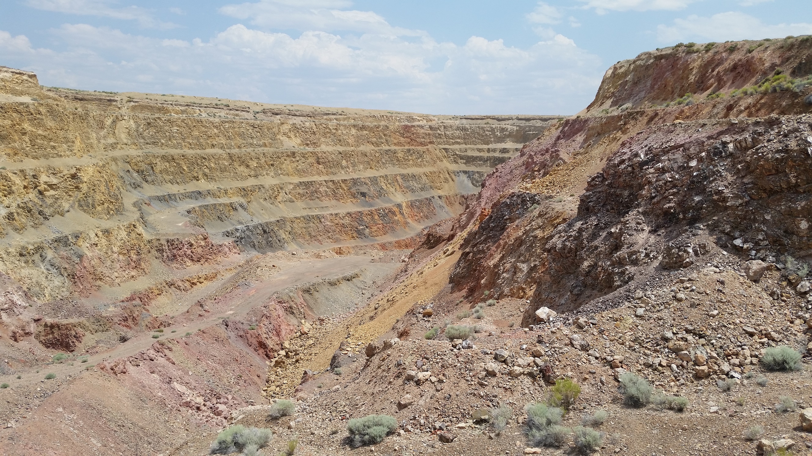 Cannot view this image? Visit: http://orders.newsfilecorp.com/files/3169/28983_View of historic Gold Bar pit 2.jpg