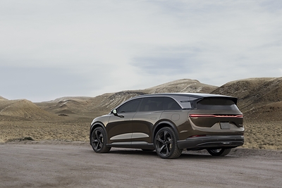 Lucid Gravity redefines the SUV category by delivering full size SUV practicality within a midsize footprint, with a spacious and accommodating interior comfortably seating up to seven adults while offering uncompromising space, efficiency, performance, and usability. The sliding second row seats combine with available integrated convenience tables for an elevated back-seat experience. Remarkable legroom is carried through to the third row, enabling a comfortable seven-passenger configuration.