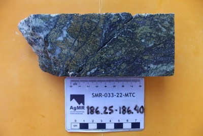 Fig.2: Close-up view of mineralized intervals of drill core; photo A: vein interval showing semi-massive sulphides including sphalerite, chalcopyrite, galena, silver sulpho-salts, with milky quartz and silicified rock fragments in matrix, cut by late greyish quartz veinlets, Matacaballo vein, hole SMR-33-22-MTC, 186.25 -186.40 m depth; photo B: brecciated vein structure with multiple quartz vein generations, sulphides in patches including sphalerite, galena, chalcopyrite, pyrite, late quartz-carbonate veining with open spaces, Matacaballo vein, hole SMR-59-22-MTC, 376.30 – 376.44 m depth. (CNW Group/Silver Mountain Resources Inc.)