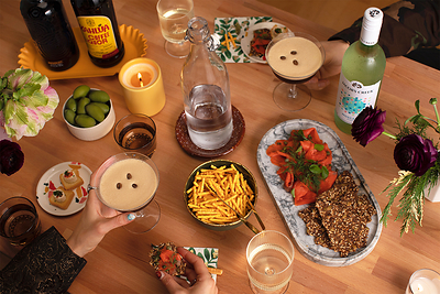 Make the Season Bright with the Corby Spirit and Wine Holiday Hosting Guide (CNW Group/Corby Spirit and Wine Communications)