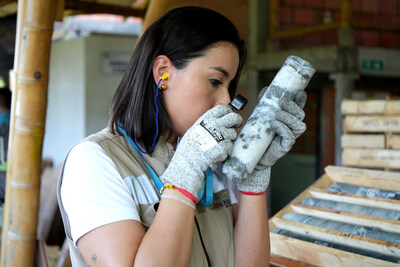 Image 6: Geologist from the project analyzing core samples in the field (CNW Group/Outcrop Silver & Gold Corporation)