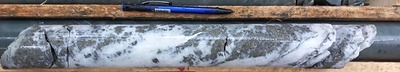 Aguilar vein intercept from hole DH369: 6.56 metres starting from a depth 158.11 metres (5.22 metres estimated true width) of 3.14 g/t Au and 592 g/t Ag (828 g/t AgEq). (CNW Group/Outcrop Silver & Gold Corporation)
