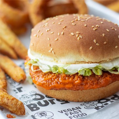 Odd Burger's Plant-Based Buffalo ChickUn Burger. (CNW Group/Odd Burger Corporation)