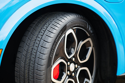 The ElectricDrive™ 2 is equipped with a long-lasting tread compound, asymmetric tread pattern, an aerodynamic sidewall and SoundComfort Technology® foam inserts to deliver elevated performance capability and confident handling for wet or dry road conditions.