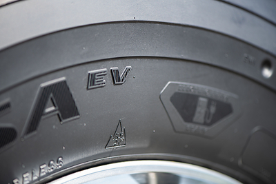 The Urban Max BSA(EV) is the first Goodyear tire engineered specifically with low rolling resistance for EV transit and metro buses to help extend range and handle the increased load capacity. The Urban Max BSA(EV) also offers great traction and 3PMSF rating for snowy conditions.