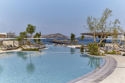 W Costa Navarino - WET Deck (PRNewsfoto/Marriott International, Inc.)