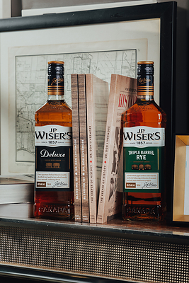 The Keeper of History and Blending 101 (CNW Group/Corby Spirit and Wine Communications)