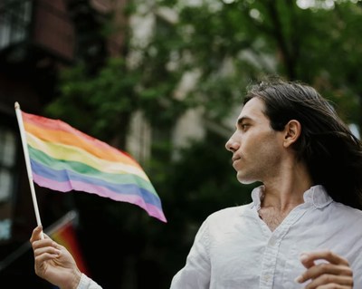 Amin D, who Rainbow Railroad helped flee Chechnya during the government crackdown in 2017 and resettle in Canada (CNW Group/Corby Spirit and Wine Communications)