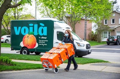 Voilà by Sobeys teammate delivers grocery orders in Vaughan, Ontario (CNW Group/Empire Company Limited)