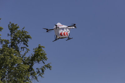 Drone Delivery Canada's AED Sparrow Drone (CNW Group/Drone Delivery Canada)