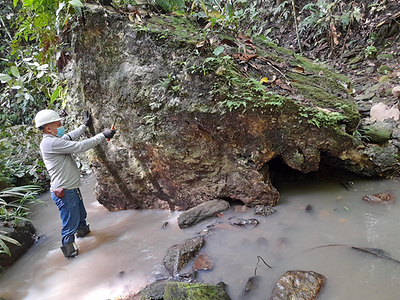 Photo 2: Outcropping high-angle veins at Espiritu Santo are from 0.6 to 2.8 metres and can be traced for over 100 metres. Drill targets will be easily advanced due to good exposure and high silver-gold values at surface. (CNW Group/Outcrop Silver & Gold Corporation)
