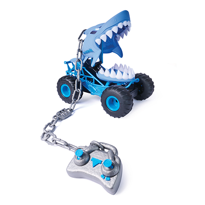 Launching this Fall, the redesigned and revved up Chomping Megalodon RC unleashes jaw-dropping chomping mayhem. (CNW Group/Spin Master Corp.)