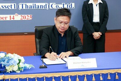 Khomson Khenyotha, Managing Director of Peak Energy Thailand, and Sumet Thepkhom, Director of Development from Peak Energy Thailand, signing the PPA agreement