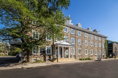 32 Saint Charles West (W.), Longueuil, Quebec (CNW Group/BTB Real Estate Investment Trust)