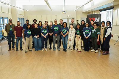 Naveed Irshad, President and CEO, Manulife Canada, and colleagues at Toronto’s Yonge Street Mission (YSM). (CNW Group/Manulife Financial Corporation)