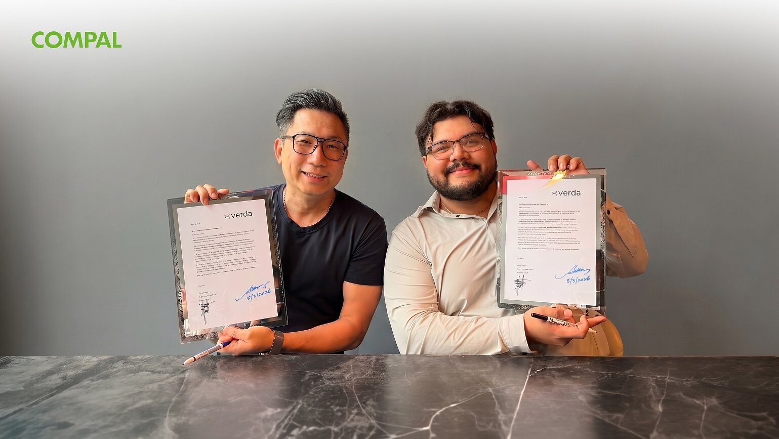 Alan Chang, Vice President of Infrastructure Solutions Business Group at Compal, and Jorge Santos, Chief Operating Officer at Verda, hold framed partnership agreements during a signing ceremony (PRNewsfoto/COMPAL ELECTRONICS,INC.)