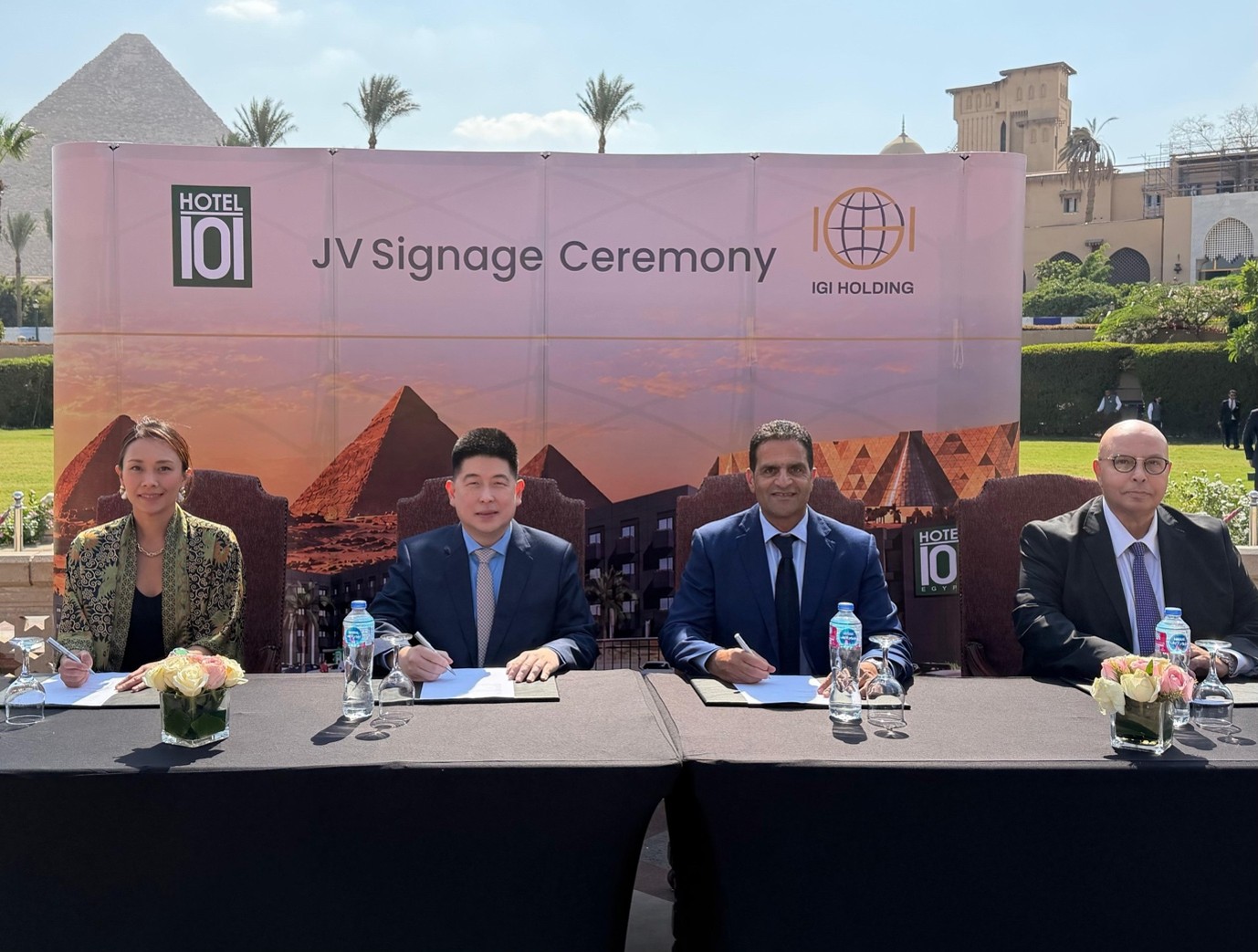 Hotel101 Founder Mr Edgar “Injap” Sia II and Mr Khaled Sheta of IGI Holding leads the Signing Ceremony with the world-famous Egypt Pyramids at the background.