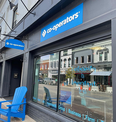 Co-operators advisor office featuring new branding. (CNW Group/The Co-operators Group Limited) (CNW Group/The Co-operators Group Limited)